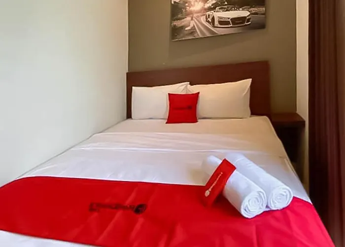 RedDoorz Syariah At Pucang Anom Surabaya